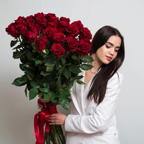 Роскошный букет «Эксплорер» – 25 красных роз для самых важных моментов Ижевск Удмуртская Республика