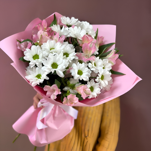 Букет «Поцелуй бабочки» нежность белых хризантем и розовых альстромерий Ижевск Удмуртская Республика