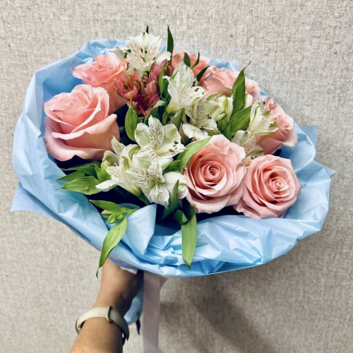 Букет «Фреш» – нежность розовых роз и белых альстромерий Ижевск Удмуртская Республика