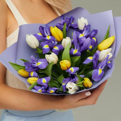 Букет из ирисов и тюльпанов «Весна» Ижевск Удмуртская Республика
