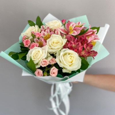 Букет «Николь» – изысканное сочетание роз, кустовых роз и альстромерий Ижевск Удмуртская Республика