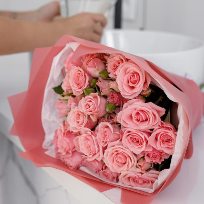 Букет из 9 розовых кустовых роз – нежность в каждом лепестке Ижевск Удмуртская Республика